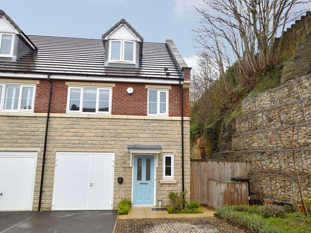 3 bed town house for sale in Hardwick Court, Leeds, West Yorkshire LS13