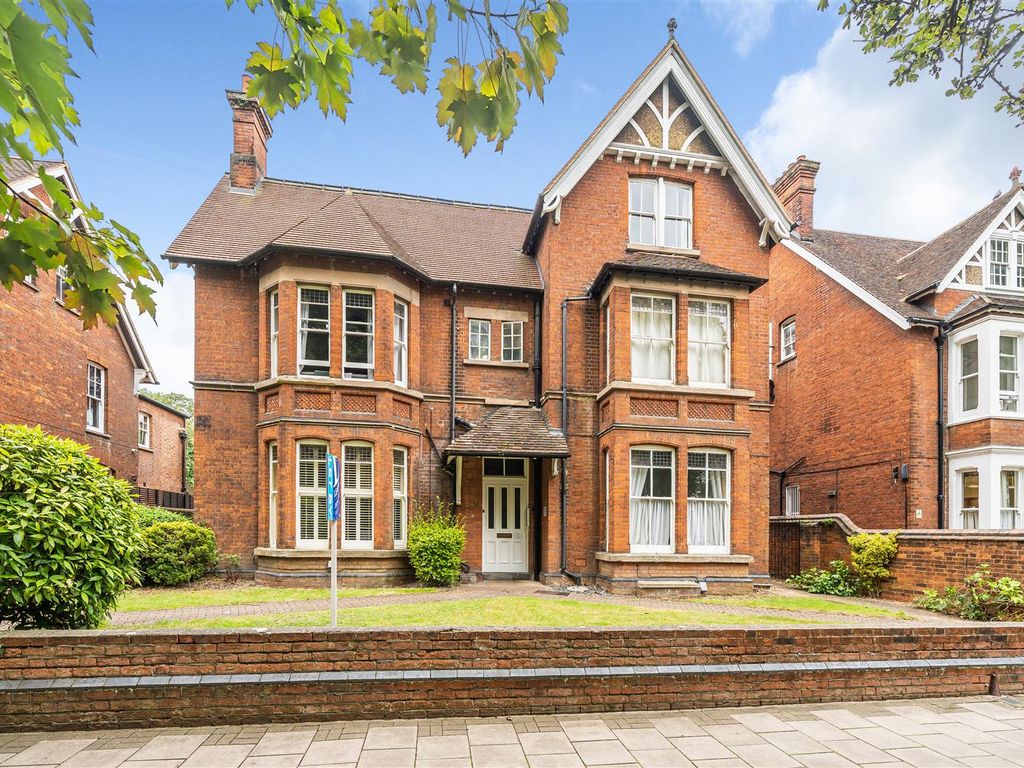 2 bed flat for sale in De Parys Avenue, Bedford MK40, £260,000 Zoopla