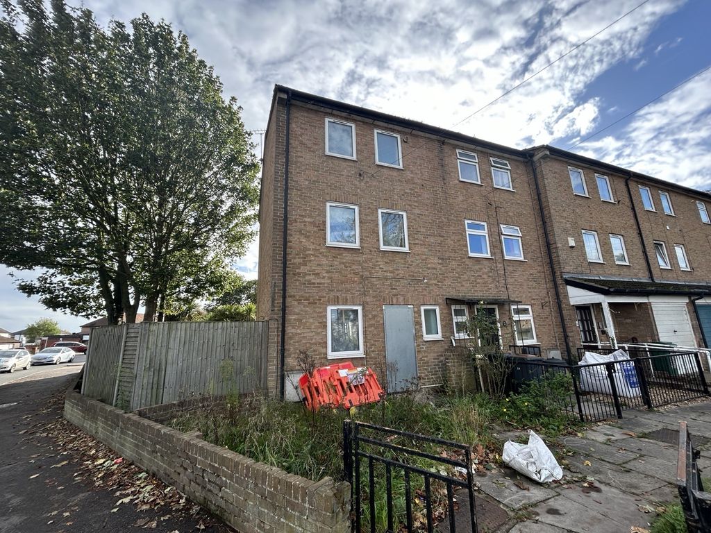 3 bed property for sale in 2 Shepherds Close, Uxbridge, Greater London