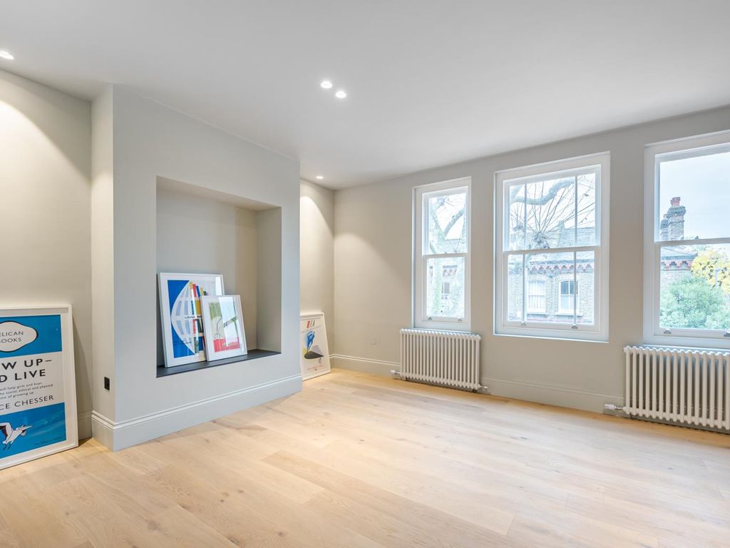 3 bed flat for sale in Grayshott Road, London SW11, £925,000 Zoopla