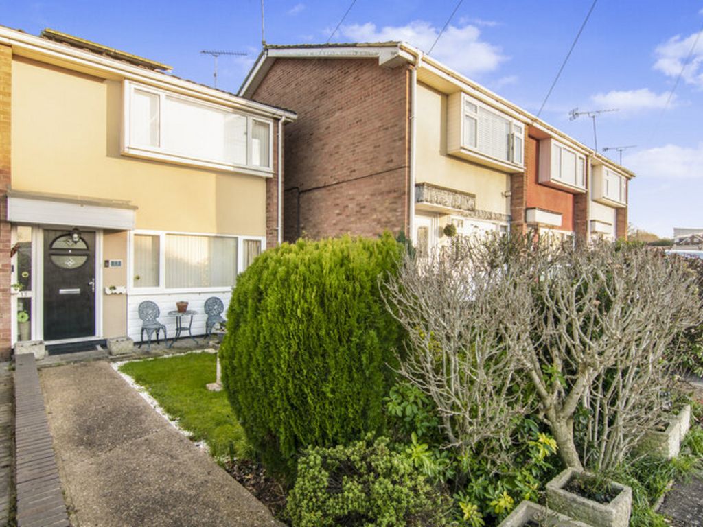 3 bed end terrace house for sale in The Poplars, Romford RM4, £475,000