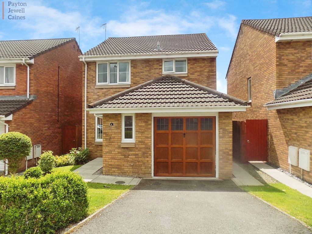 3 bed detached house for sale in YsbrydYCoed, PenYFai, Bridgend