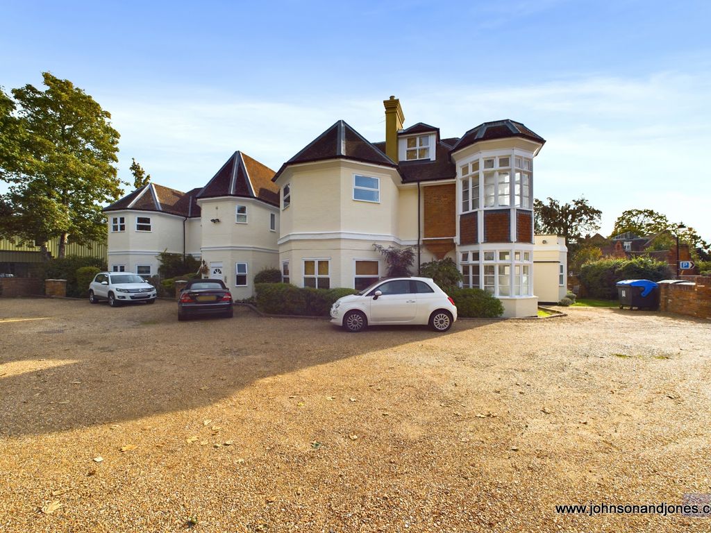 1 bed flat to rent in High Road, West Byfleet KT14, £1,250 pcm Zoopla