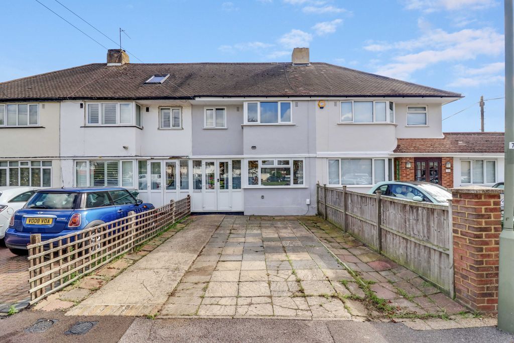 3 bed terraced house for sale in Heathcroft Avenue, SunburyOnThames