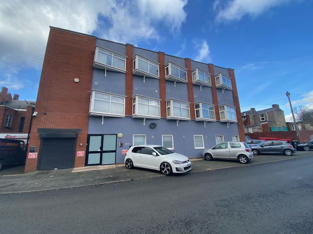 Room to rent in Pennant Road, Cradley Heath B64, £475 pcm Zoopla