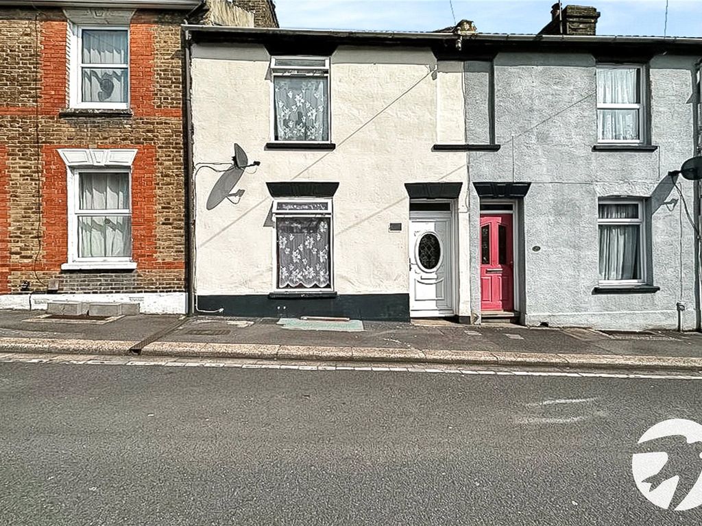 3 bed terraced house to rent in Wykeham Street, Strood, Rochester, Kent