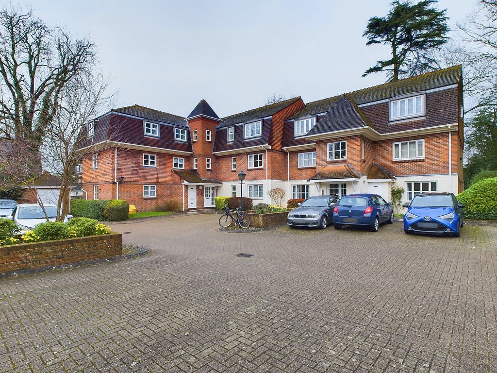 1 bed flat for sale in Greenacres, North Parade, Horsham, West Sussex