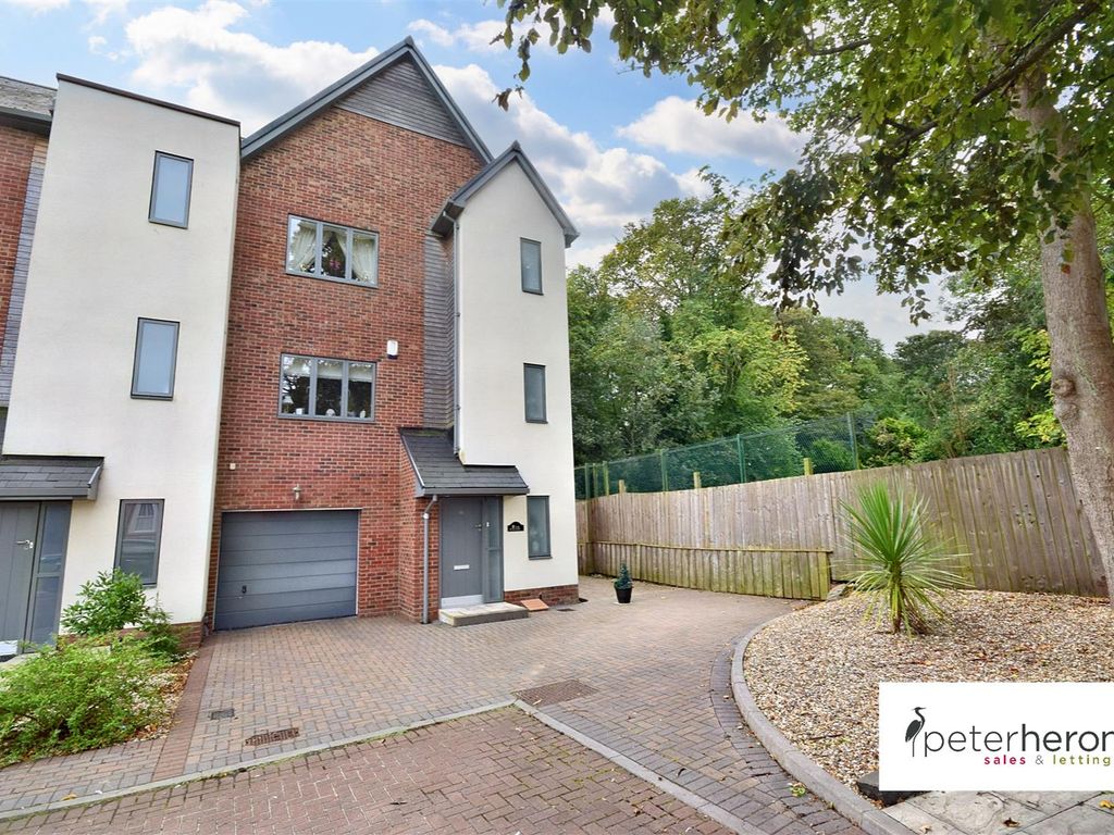 5 bed terraced house for sale in Brookfield Gardens, Ashbrooke
