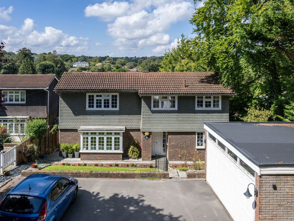 5 bed detached house for sale in Beech Way, South Croydon CR2, £800,000