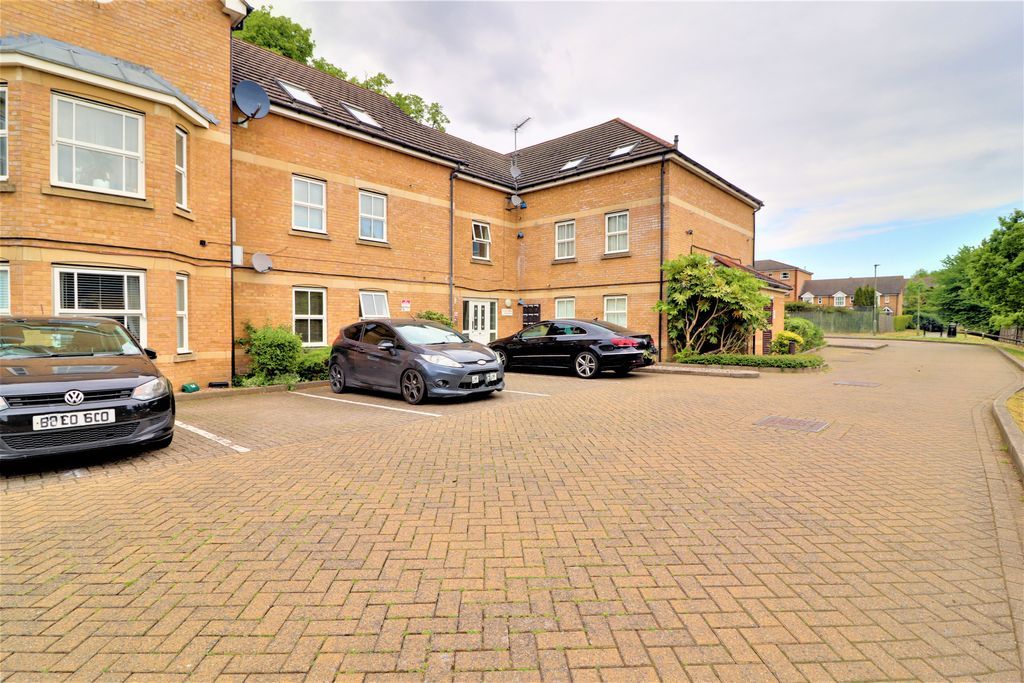 2 bed flat for sale in Catterick Close, London N11 Zoopla