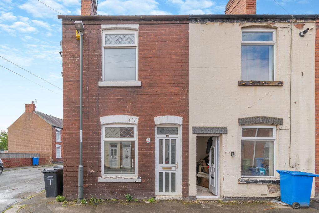 2 bed end terrace house for sale in Hawthorne Street, Chesterfield S40