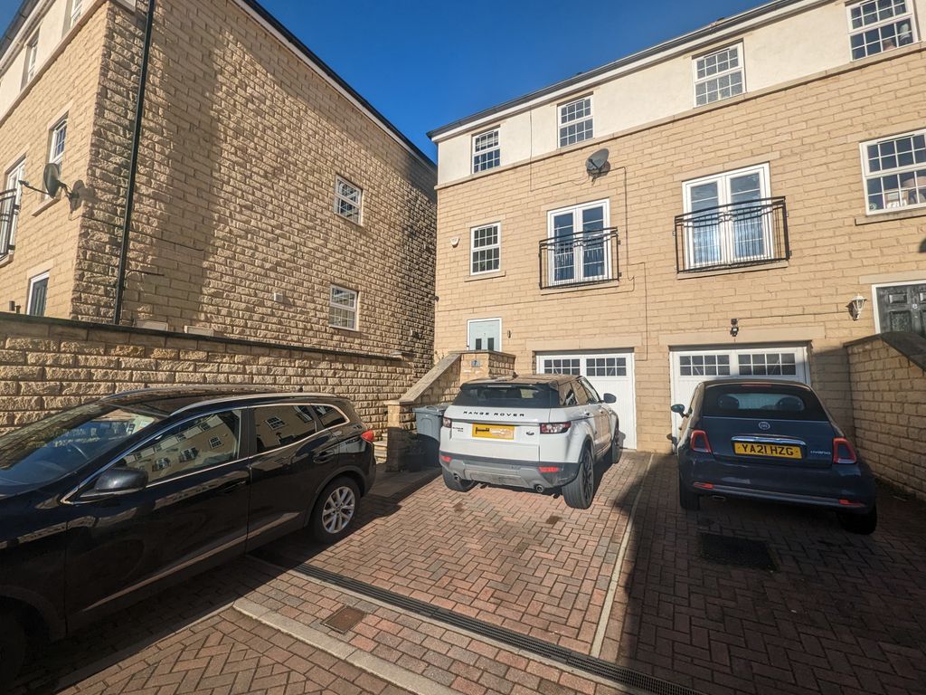 4 bed semidetached house for sale in Jilling Ing Grove, Dewsbury WF12