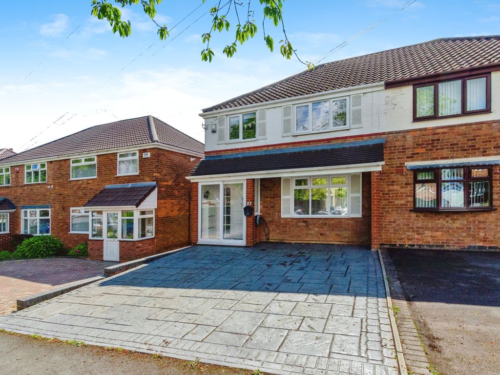 3 bed semidetached house for sale in Maple Drive, Walsall, West