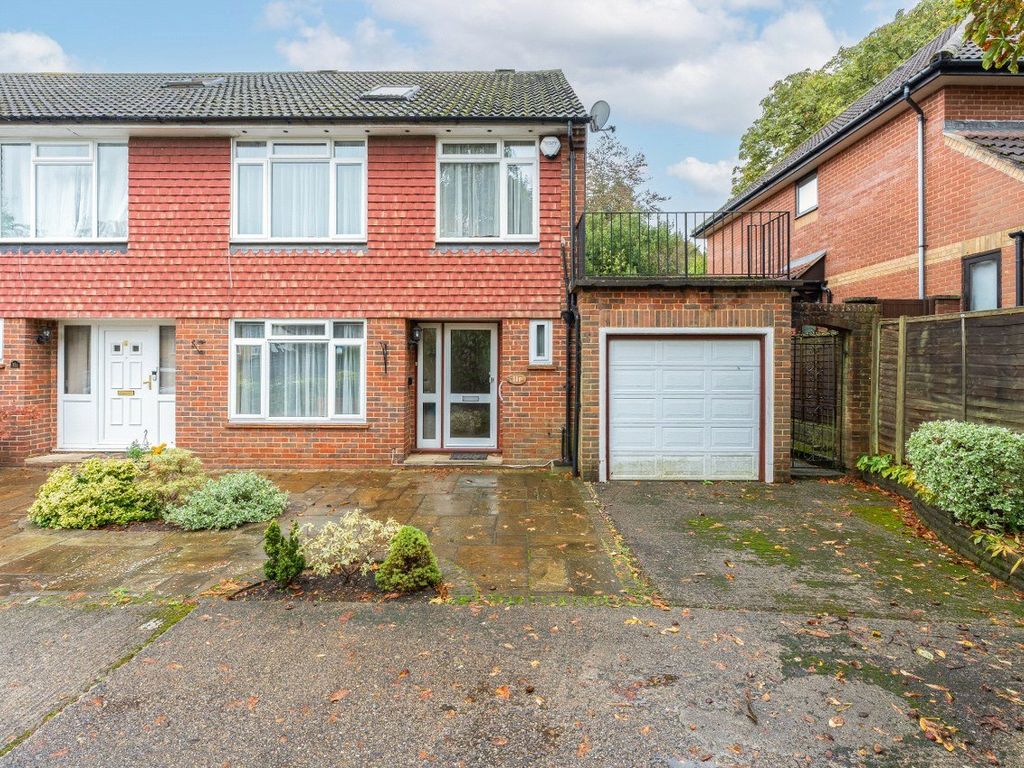 4 bed end terrace house for sale in Overton Road, Sutton SM2, £600,000
