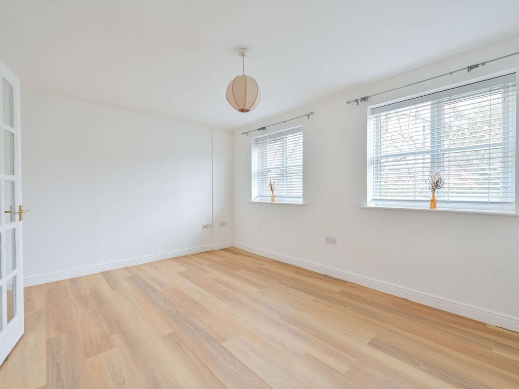 2 bed flat to rent in Thyme Close, Kidbrooke, London SE3, £1,600 pcm