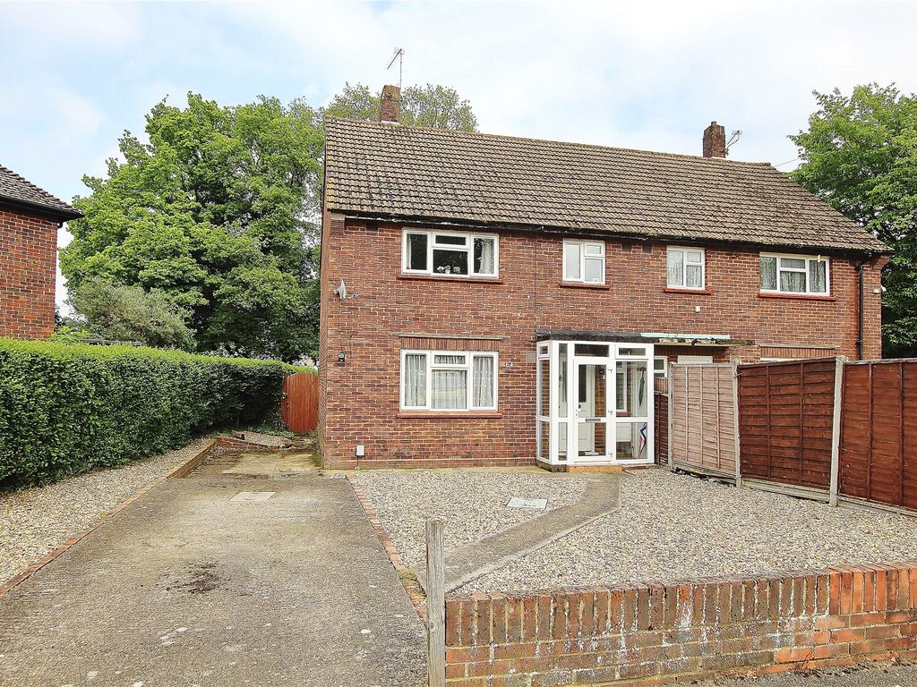 3 Bed Semi Detached House For Sale In Knaphill Woking Gu21 £425 000