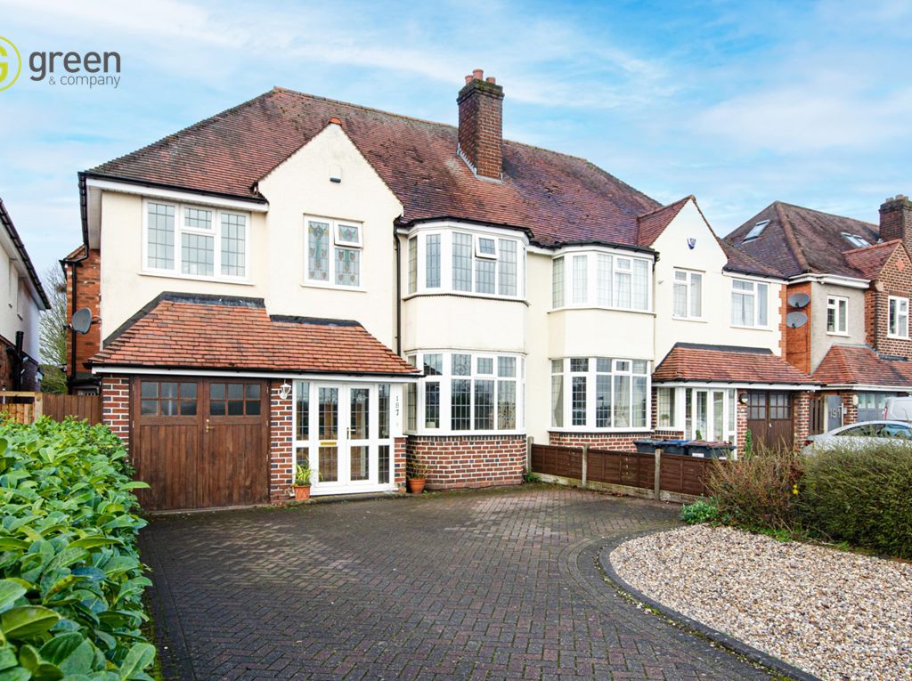 4 bed semidetached house for sale in Whitehouse Common Road, Sutton