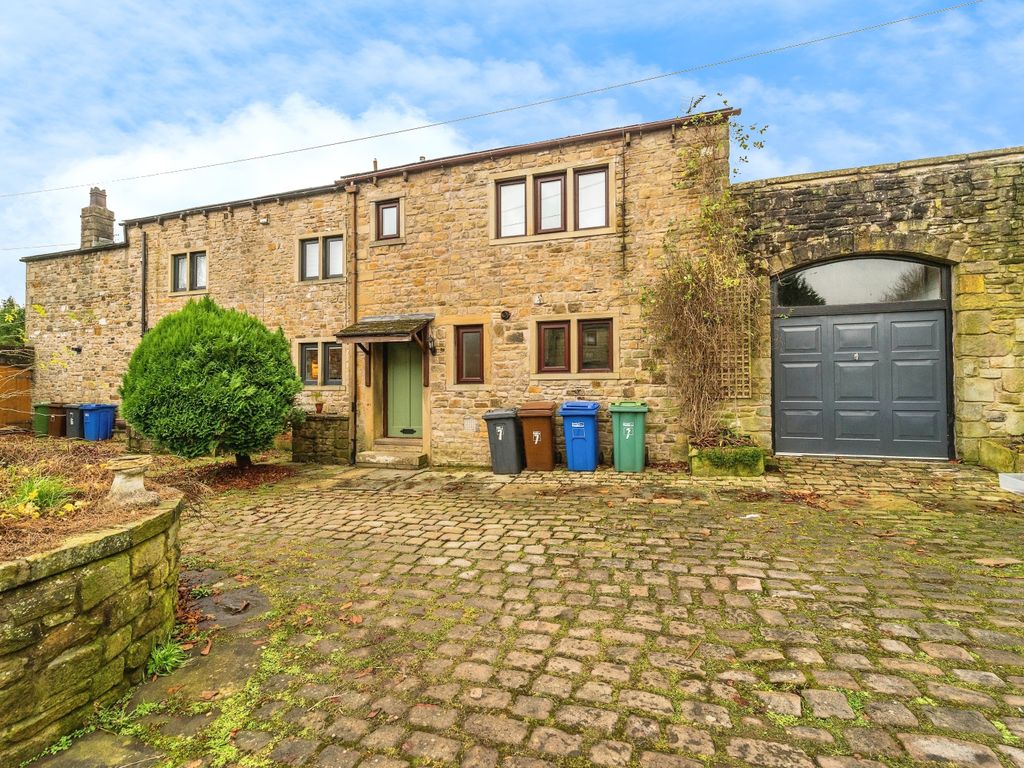 3 bed barn conversion for sale in Kelbrook Road, Barnoldswick BB18, £