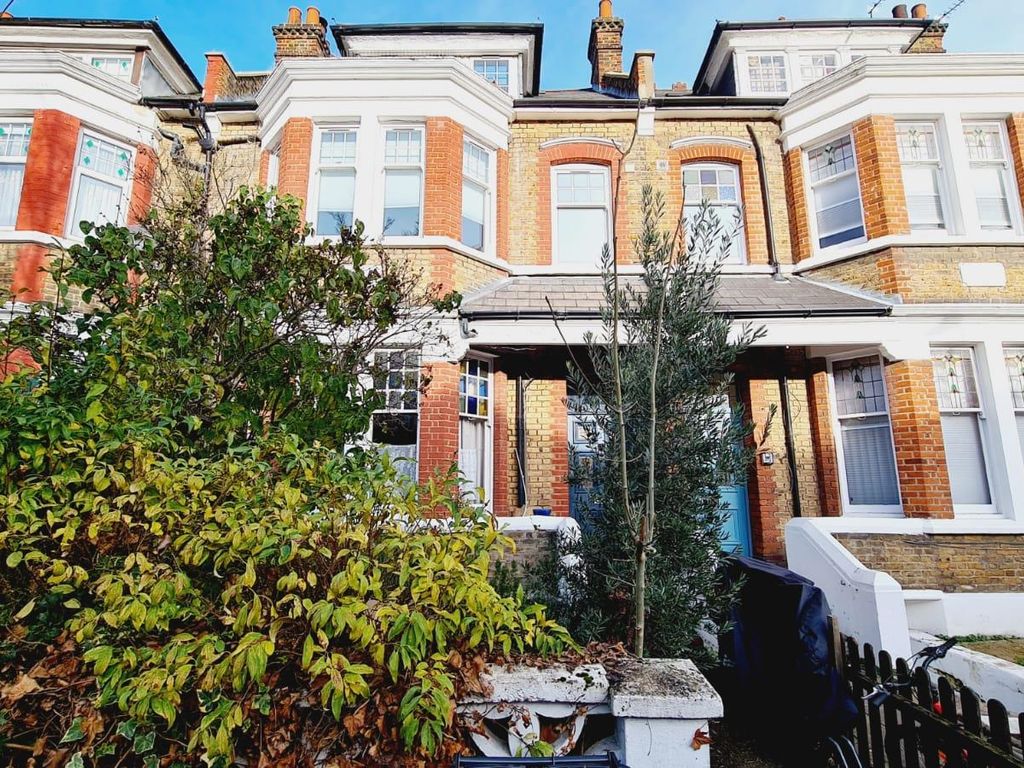 4 bed flat to rent in Bergholt Crescent, London N16 Zoopla
