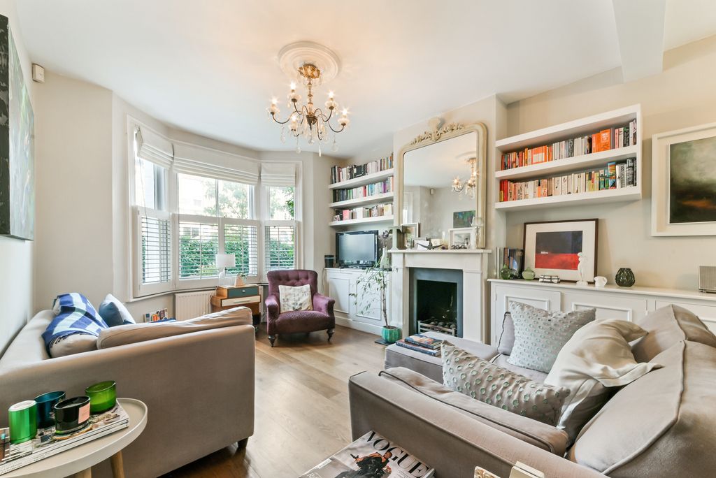 4 bed property to rent in Abercrombie Street, London SW11, £5,000 pcm