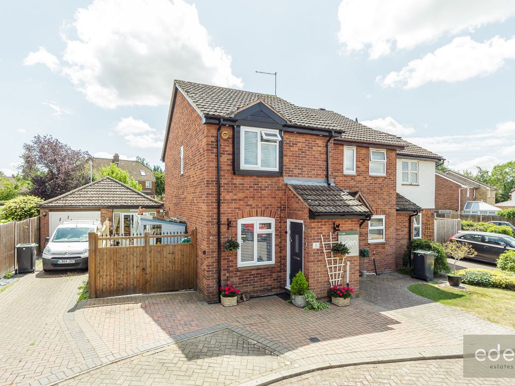 2 bed end terrace house for sale in Morhen Close, Snodland ME6, £300,000 Zoopla