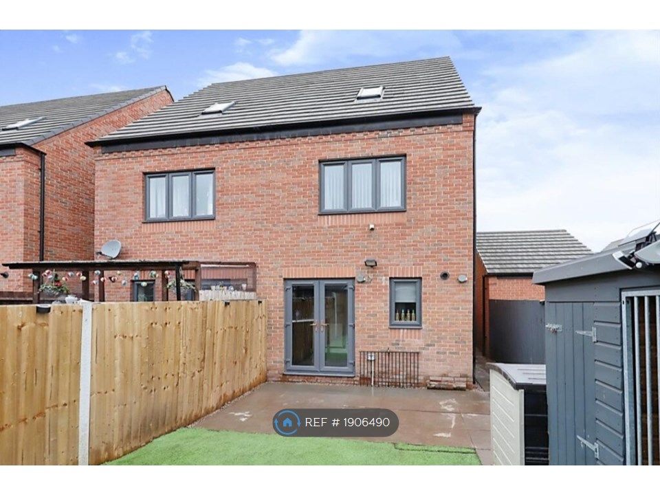 3 bed semidetached house to rent in Turnhouse Crescent, Wolverhampton