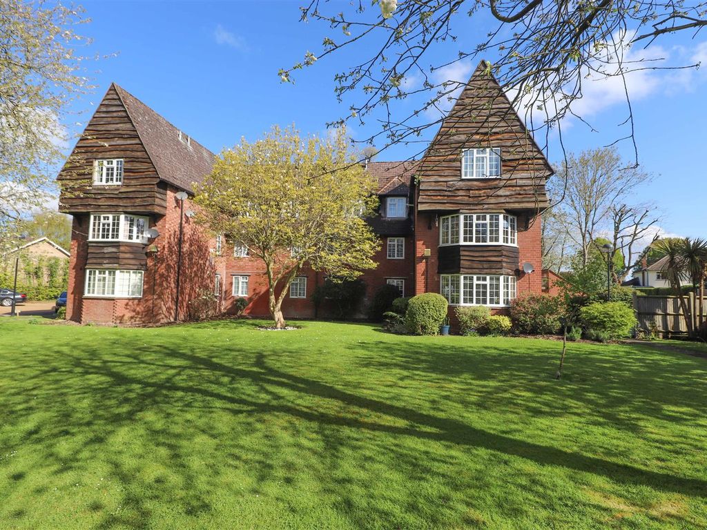 1 bed flat for sale in Heath House, Milton Road, Ickenham UB10 Zoopla