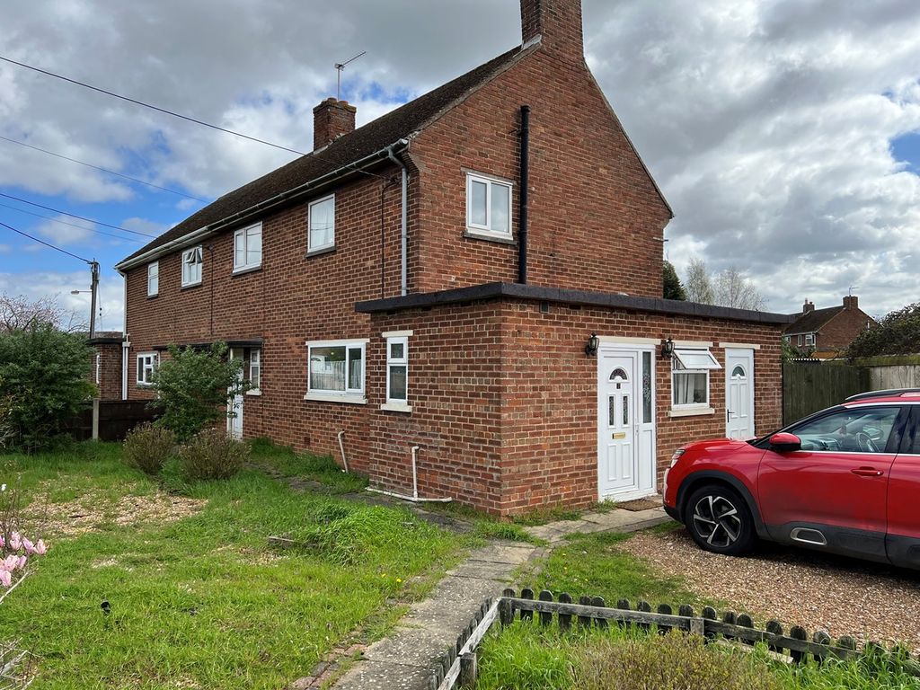 3 bed semidetached house for sale in Britton Close, Watlington, King's