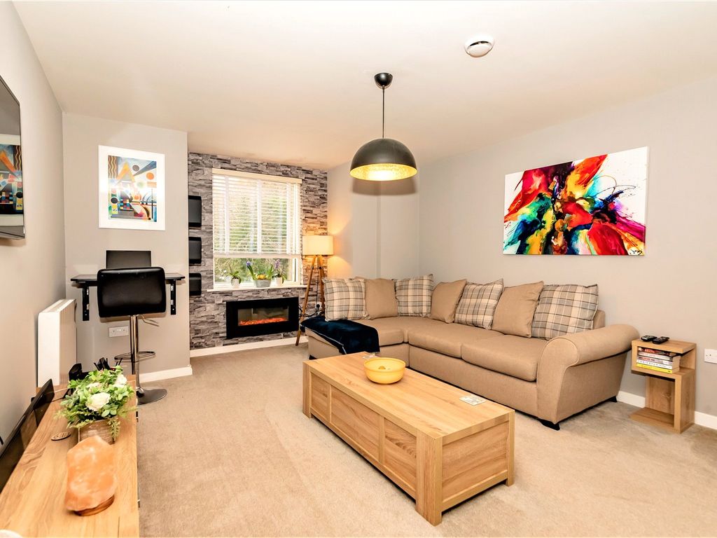 2 bed flat for sale in Belgravia Mansions, Frimley Road, Camberley GU15