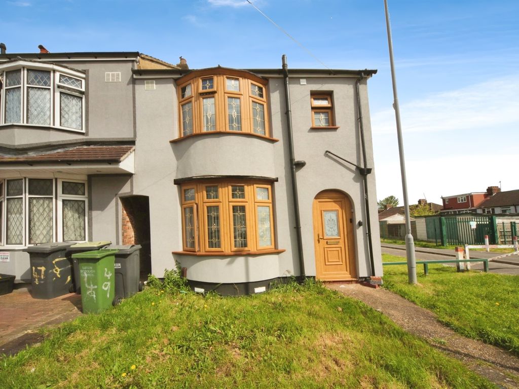 3 bed end terrace house for sale in Beverley Road, Luton LU4, £330,000