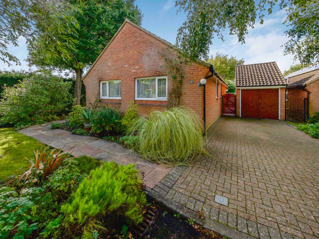 4 bed detached house for sale in Beavers Close, Guildford, Surrey GU3