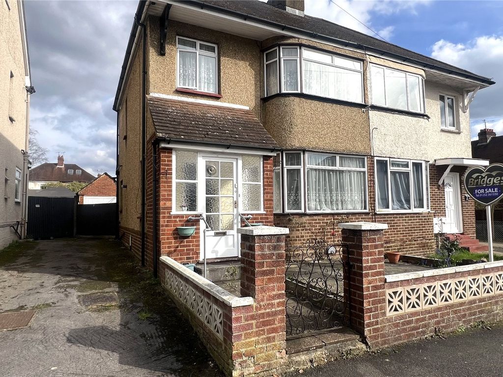 3 bed semidetached house for sale in Jubilee Road, Aldershot