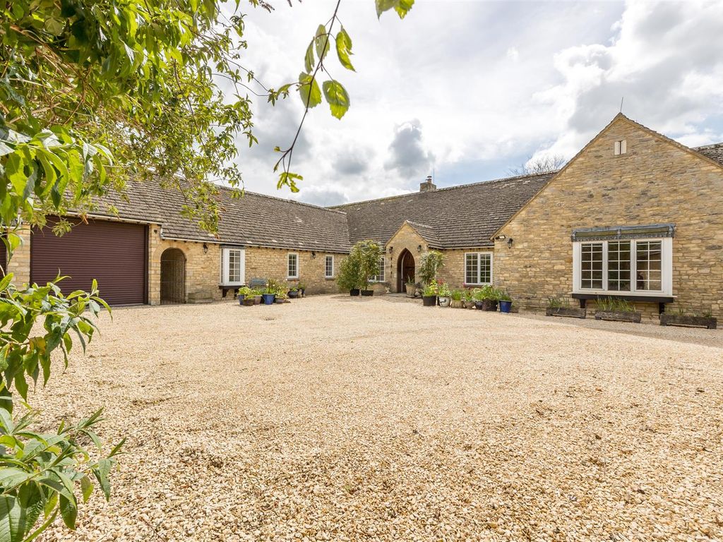 6 bed detached bungalow for sale in Hatch End, Kirtlington, Kidlington