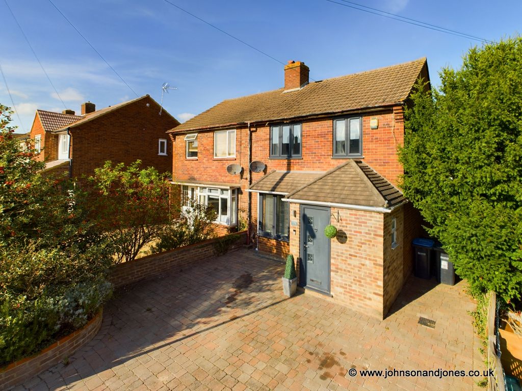 3 bed semidetached house for sale in Fairway, Chertsey KT16, £525,000