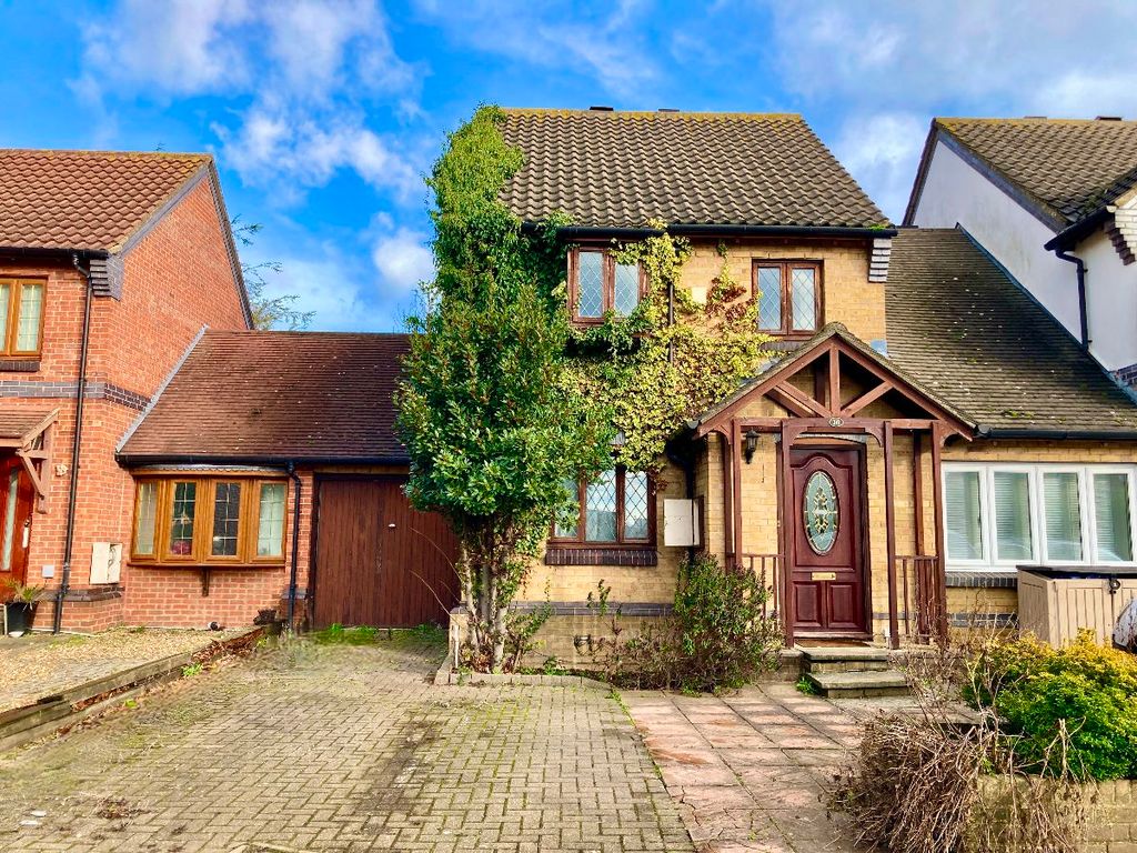 3 bed detached house for sale in Bartholomew Drive, Harold Wood