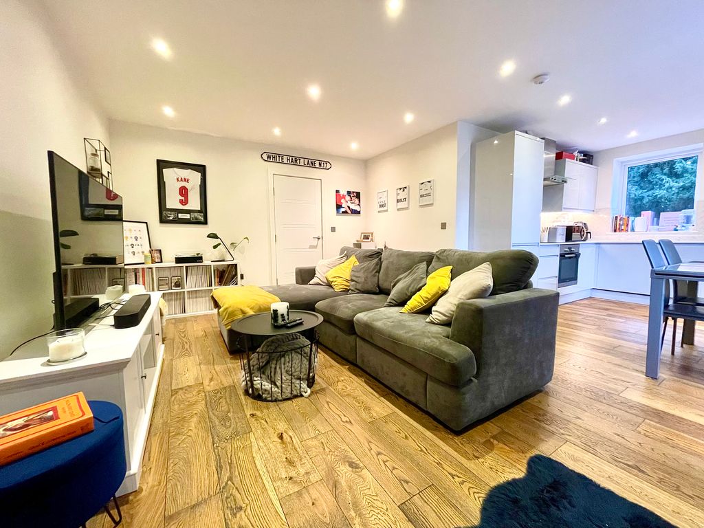 2 bed flat for sale in Church Lane, Oxted RH8, £375,000 Zoopla