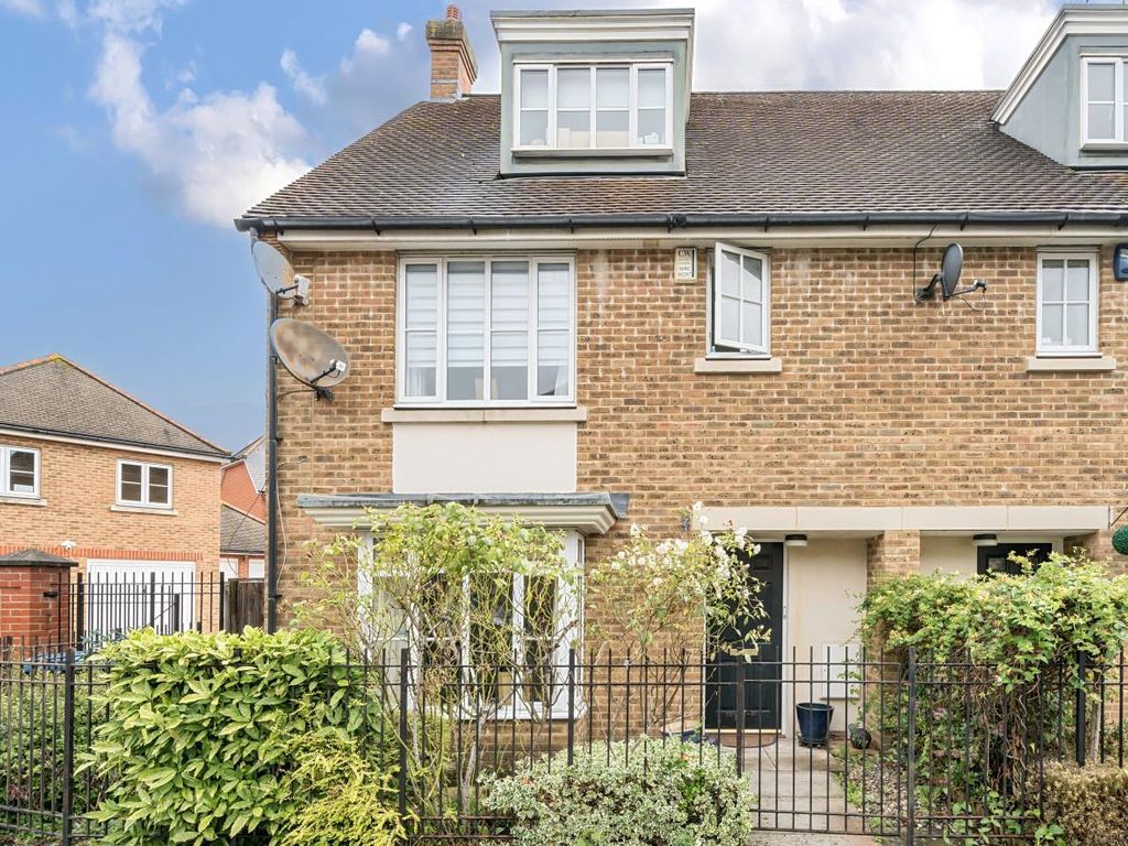 4 bed end terrace house for sale in Lady Aylesford Avenue, Stanmore HA7