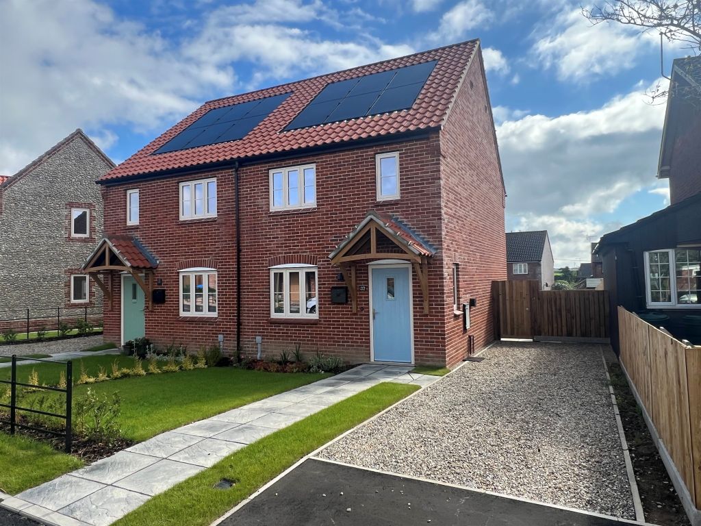 2 bed semidetached house for sale in Broadgate Close, Northrepps