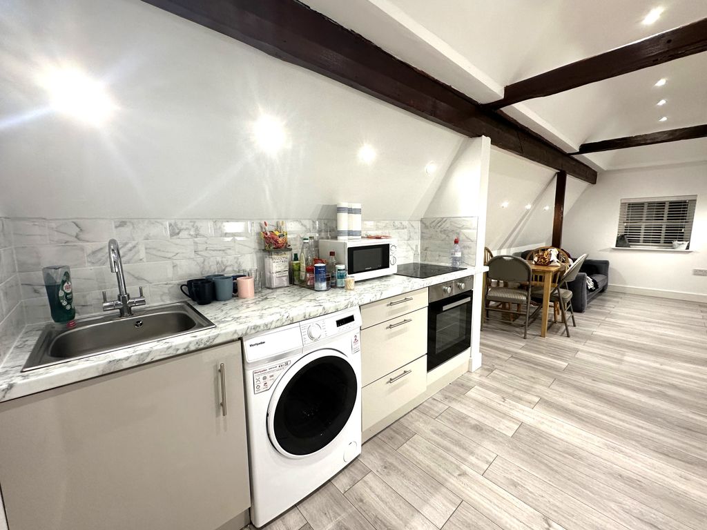 1 bed flat to rent in Chapel Street, Billericay CM12, £1,050 pcm Zoopla