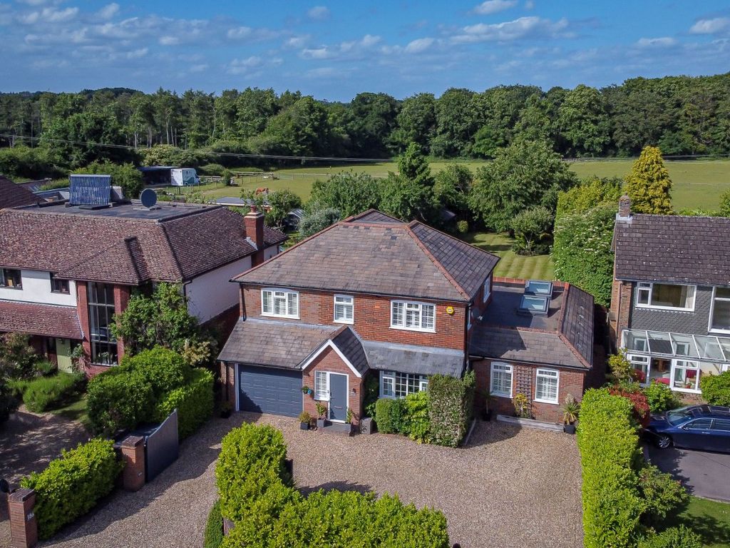 5 bed detached house for sale in Penn Road, Hazlemere, High