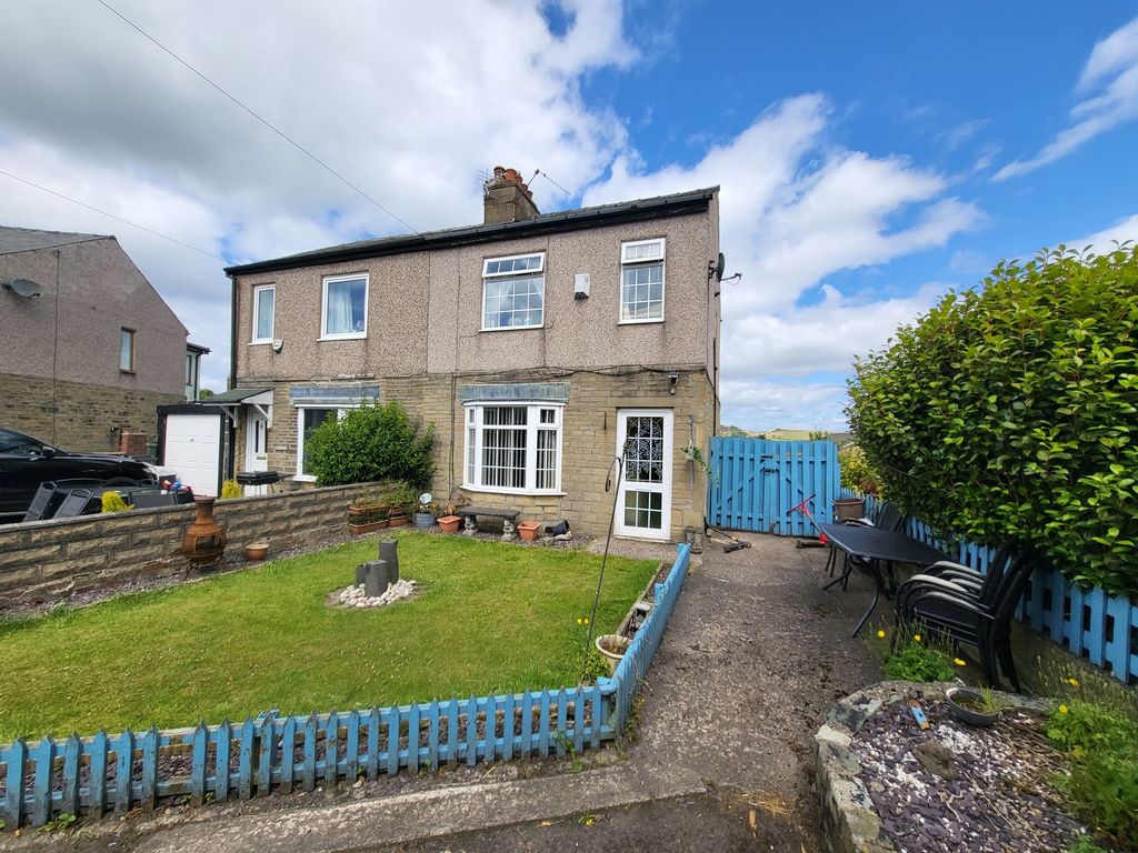 3 bed semidetached house for sale in Windsor Crescent, Halifax HX2