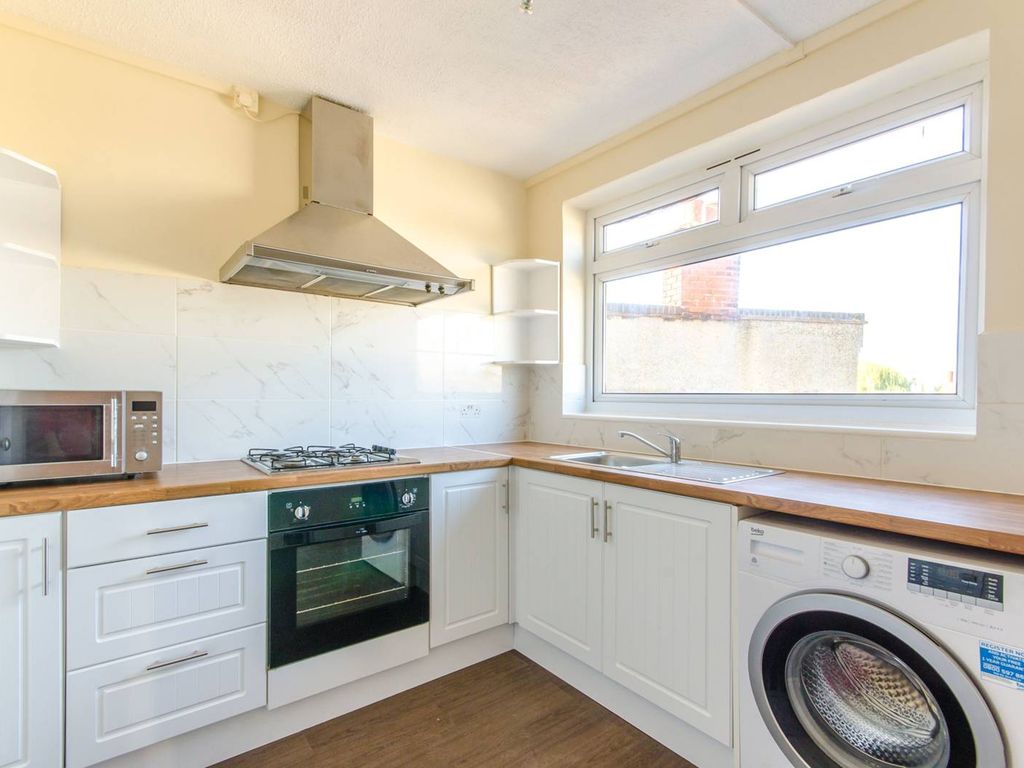 2 bed flat for sale in Chingford Mount Road, Chingford, London E4, £265,000 Zoopla
