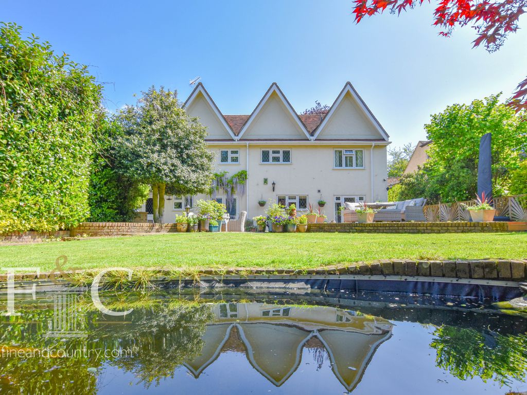 5 bed detached house for sale in Middle Street, Nazeing, Essex EN9, £