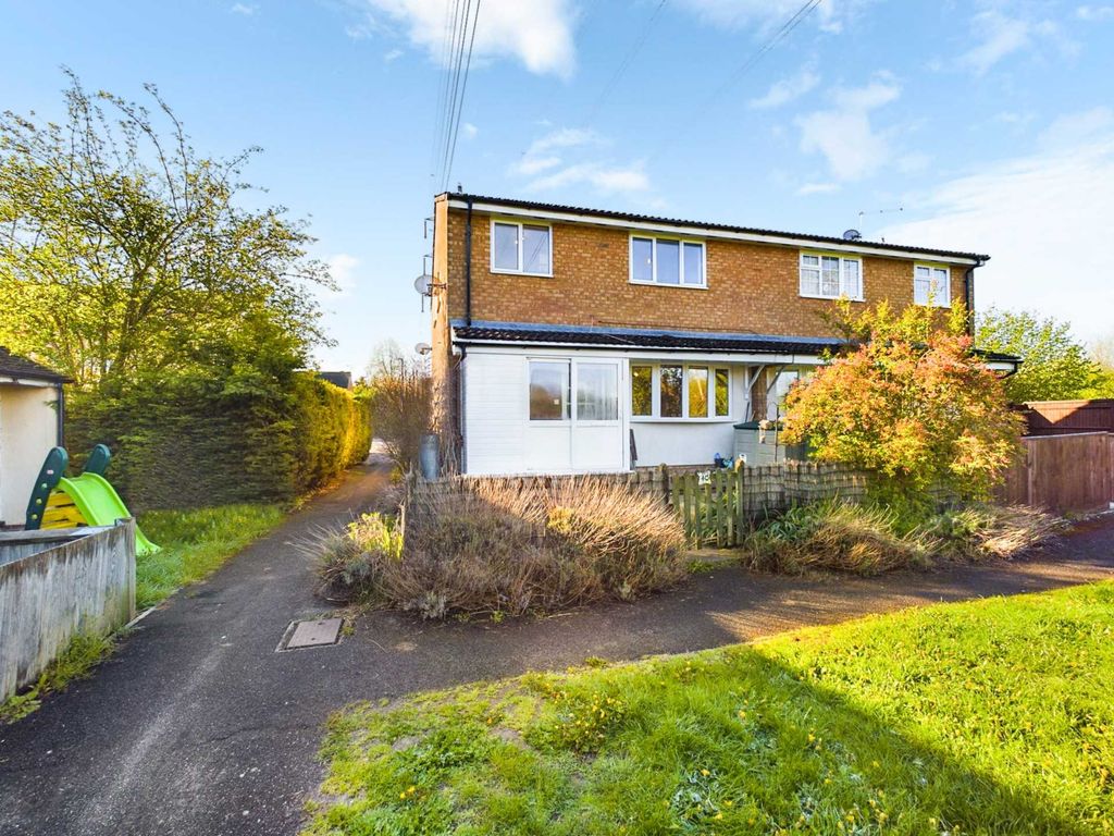 2 bed town house for sale in Miles End, Aylesbury HP21 Zoopla