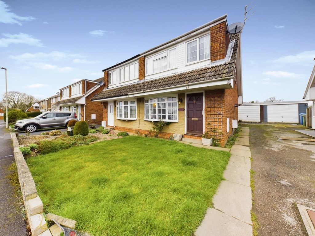 3 bed semidetached house for sale in Chantry Drive, East Ayton