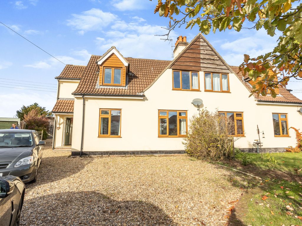 3 bed semidetached house for sale in Trunch Road, North Walsham NR28