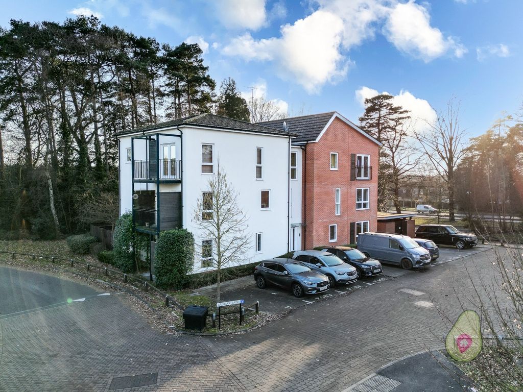 2 bed flat for sale in Jaguar Lane, The Parks, Bracknell RG12 Zoopla