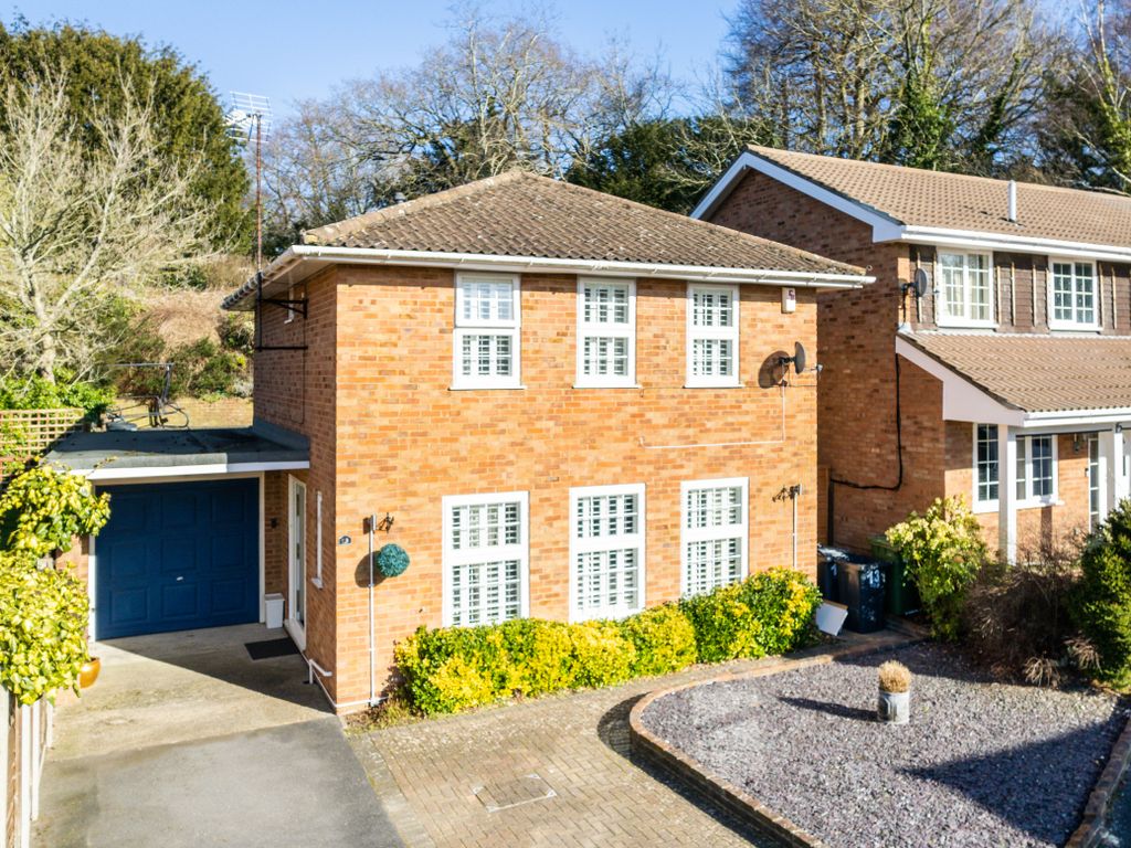 4 bed detached house for sale in Whimbrel Close, South Croydon CR2 Zoopla