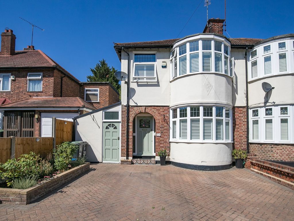 3 bed semidetached house for sale in Hillyfields, Loughton, Essex IG10 Zoopla
