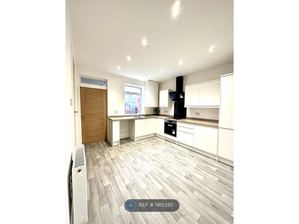 3 bed terraced house to rent in Derby Street, Barnsley S70, £750 pcm